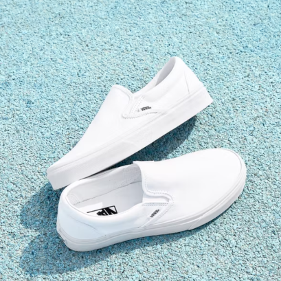 รองเท้าผ้าใบ รุ่น UA Classic Slip-On 