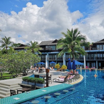 H035 : Holiday Ao Nang Beach Resort