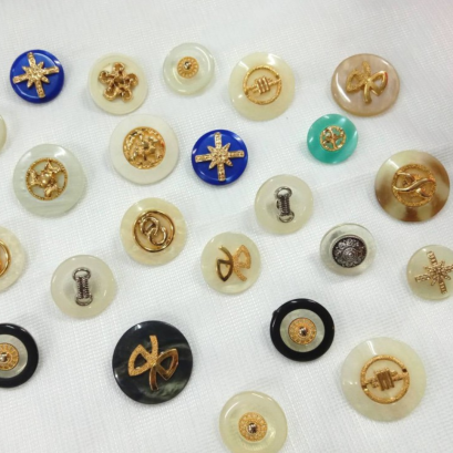 กระดุมแฟชั่น  คละแบบ/คละลาย/คละไซส์ (5 เม็ด)