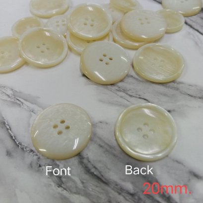 กระดุมเลียนแบบเปลือกหอยสีขาว ขนาด 20 มิล ( 40เม็ด )