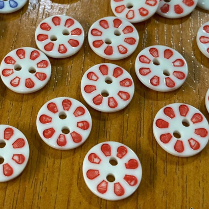 กระดุมลายดอกไม้  ขนาด 11.5 มิล (100 เม็ด)