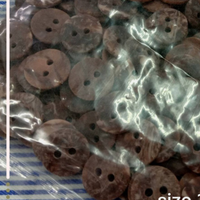 กระดุมเลียนแบบกะลา11.5มิล (100 เม็ด)