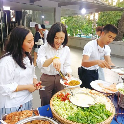 จัดเลี้ยงบุฟเฟ่ต์มื้อกลางวัน