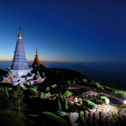 พระมหาธาตุนภเมทนีดล นภพลภูมิสิริ จังหวัดเชียงใหม่ 