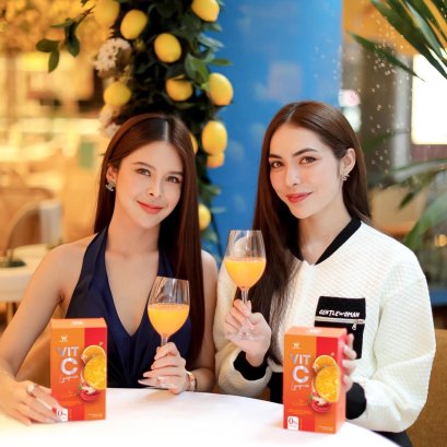 พรีเซนเตอร์ ผิวสวยม๊าก #วิตซีชาล็อต