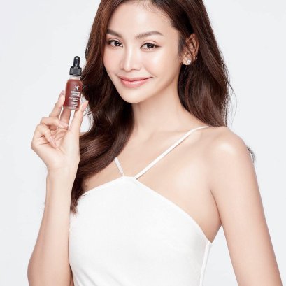 อิงฟ้า-ชาล็อต พรีเซ็นเตอร์เซรั่ม INTENSIVE WINKWHITE 