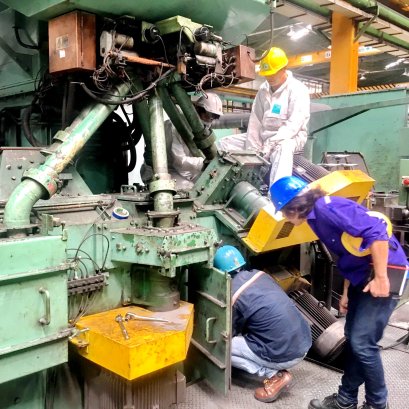 ซ่อมเครื่องยิงทราย (สายงานผลิตลวดเหล็กขนาดใหญ่)