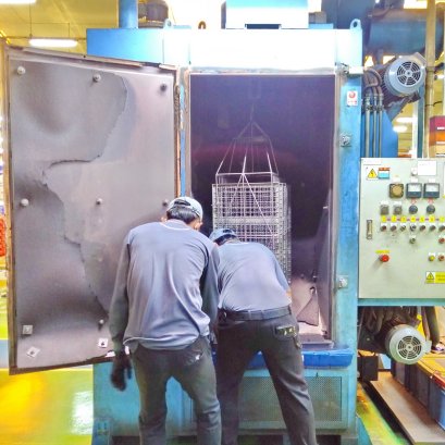 Jig striper / Mold cleaning shot blasting