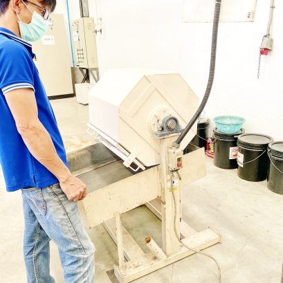 Recoating rubber liner of Barrel machine