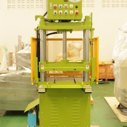 DIE - CASTING AUTOMATIC MACHINE AND EQUIPMENT