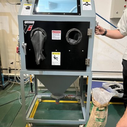 Compact Air-Blast Sandblasting Machine (Sinto Ti-MY-750) Available for Sale