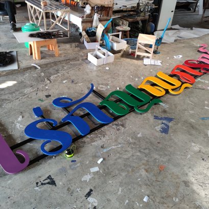 งานแผ่นพลาสวูดติดสติ๊กเกอร์ อักษรพลาสวูด อิงค์เจ็ทเคลือบด้าน อื่นๆ