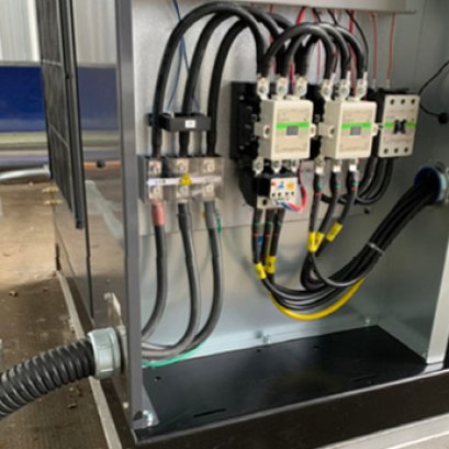 งานติดตั้งตู้ควบคุมเครื่องจักรและเดินสายไฟไปที่เครื่องจักร