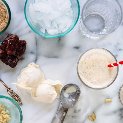 Ginger-Cardamom Date Shakes  : สมูทตี้ ขิง-กระวาน อินทผลัม