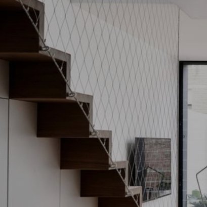 รูปตัวอย่างการออกแบบและติดตั้งราวกันตกด้วยสลิงและตาข่ายสเตนเลส