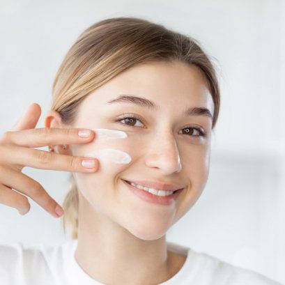 ทาอายครีมอย่างไร ให้ถูกวิธี เพื่อผลลัพธ์ที่ดีที่สุด