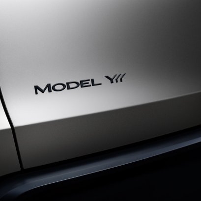 Tesla Model Y L มาแล้ว! SUV ไฟฟ้ารุ่นใหม่ เบาะ 3 แถว ฐานล้อยาว เปิดตัวในจีน เตรียมวางขายฤดูใบไม้ร่วงนี้!