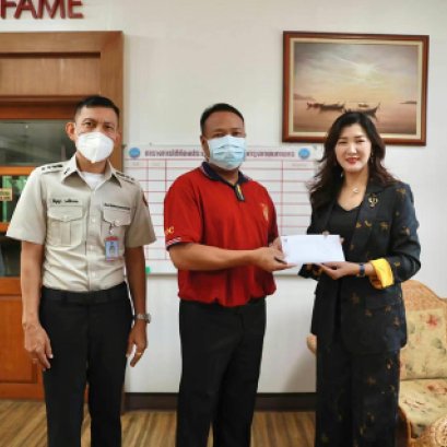 集团为曼谷市监狱捐款，曼谷市监狱典狱长亲自接受捐款