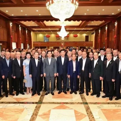 泰国亚洲大众集团副总裁钟慕岳先生应邀出席中国驻泰大使馆举行的温暖迎春 共庆中国年开放日活动