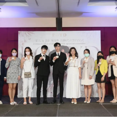 “PoydXZeeNuNew”的签约仪式爆红中泰网络，创新纪录超250万中国人观看、全球推特热搜第一！