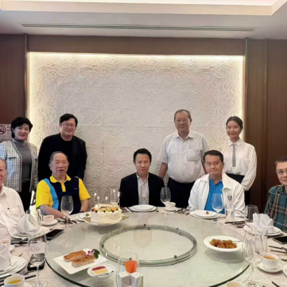 【泰国亚洲大众集团董事长和CEO一同出席泰国正义事务所董事长菜百山先生生日晚宴】
