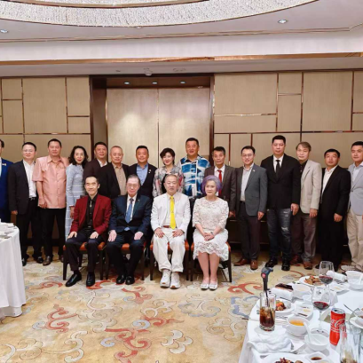 【华新媒体协会和侨社理事长和秘书长第一次聚餐】