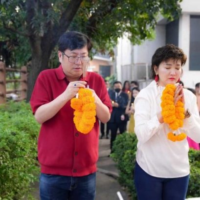 【ประธานและ CEO ของกลุ่มนำทีมพนักงานจัดพิธีเปิดงานรับปีใหม่จีน】