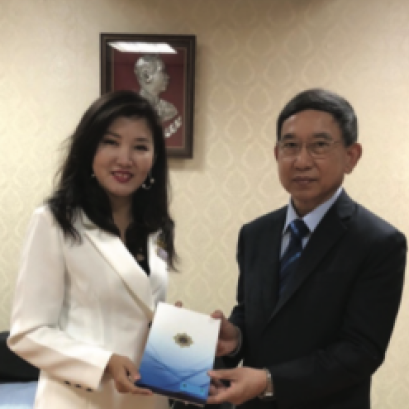 1月4日 郭蕊女士和兼首席执行官章骋（培炎）先生见副总理兼泰国司法部部长巴金空军