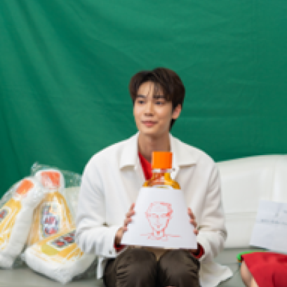 บริษัท ไทยเจียระไน กรุ๊ป จำกัด (มหาชน) ดำเนินการไลฟ์สดให้แบรนด์ SiangPure ร่วมกับ ดิว จิรวรรตน์