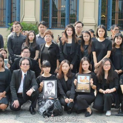 คุณหลุ่ย แซ่กั๊ว ได้นำพนักงานและสมาชิกในบริษัท ร่วมลงนามถวายความอาลัยพระบาทสมเด็จพระปรมินทรมหาภูมิพลอดุลยเดช ที่พระบรมมหาราชวัง