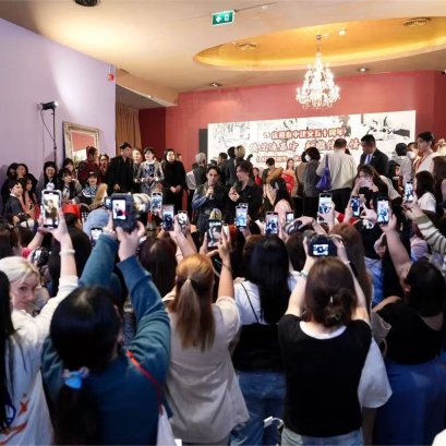 ผู้คนกว่าพันคนรวมตัวกัน ฉลองครบรอบ 50 ปี การสถาปนาความสัมพันธ์ทางการทูตไทย-จีน! 'มังกรหยก: วีรบุรุษผู้ยิ่งใหญ่' ฉายอย่างยิ่งใหญ่ในประเทศไทย