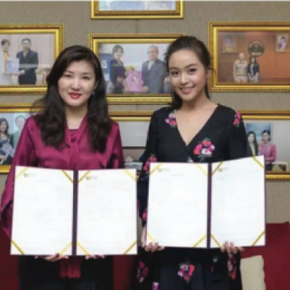 泰国女演员Eisaya Hosuwan与集团签订代言人合约，正式成为集团新推出的泰国“皇家御兰ROYAL ORCHID”寝品大中华区代言人