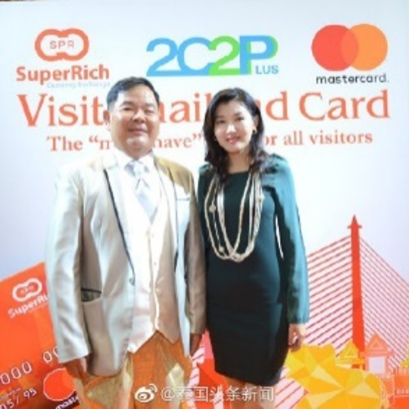 集团董事长郭蕊女士和兼首席执行官章骋（培炎）先生参加“SuperRich MasterCard”发布会