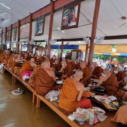 ถวายภัตตาหาร สังฆทาน ปัจจัย ออกโรงทาน พระอริยะสายวัดป่า ศิษย์องค์หลวงตาพระมหาบัว