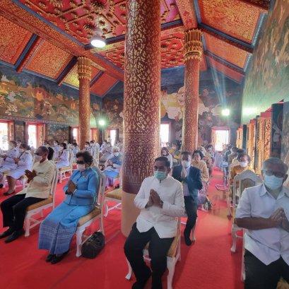 ร่วมทอดกฐินพระราชทาน วัดพระธาตุเชิงชุมวรวิหาร