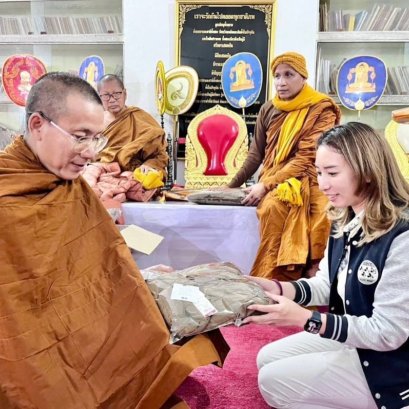 กองบุญ 1 ครั้งได้ทำถึง 2 กองบุญ ถวายที่ดินวัดป่า + ถวายเสื้อกันหนาวพระไทยในอินเดีย สำเร็จแล้ว