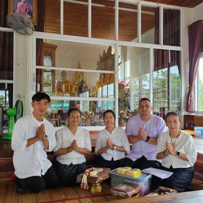 ถวาย  เทียนพรรษา เพื่อเป็นแสงสว่างนำทางชีวิต ณ วัดป่าภูเท่อเล่อ จ.อุดรธานี