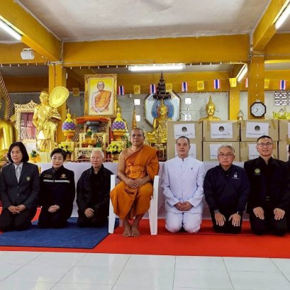  มูลนิธิพุทธภูมิธรรม × ปลัดสำนักนายกรัฐมนตรี  ถวายผ้าสบงจีวรแด่พระภิกษุและสามเณรในวัดภาคใต้ที่ได้รับผลกระทบน้ำท่วม
