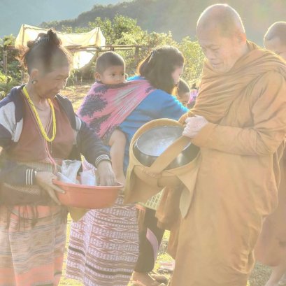 บุญของท่านสำเร็จแล้ว❗️หลวงปู่คลาด ครุธัมโม นำคณะสงฆ์วัดป่าบ้านใหม่ คณะมูลนิธิพุทธภูมิธรรม กองบุญโภคทรัพย์ #บริจาคข้าวของเครื่องใช้ให้กับชาวบ้านบนดอยอ.อมก๋อย จ.เชียงใหม่ กว่า 500ครัวเรือน 