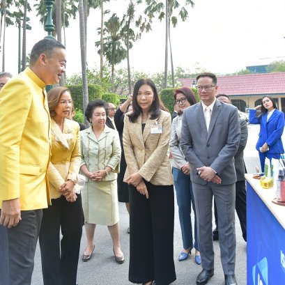 นายกฯ เยี่ยมชมบูธกิจกรรมสร้างการรับรู้ศักยภาพอุตสาหกรรมฮาลาล