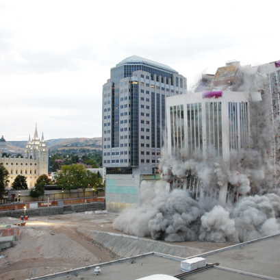 ตัวอย่างตึกที่ใช้ระเบิดในการรื้อถอน