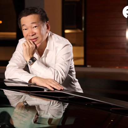 BRUCE WAYNE OFF DUTY