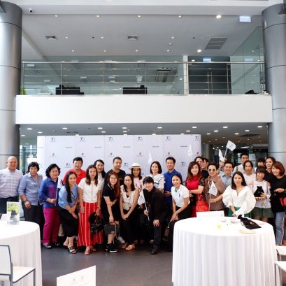 ครอบครัวปอร์เช่ร่วมปรุงน้ำหอมดอกไม้ไทยสานสายใยรักวันแม่