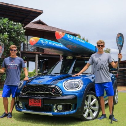 มินิ ประเทศไทย สนับสนุนสองพี่น้องแชมป์โลกกีฬา SUP มอบมินิ คูเปอร์ เอส คันทรีแมน ระหว่างฝึกซ้อมในไทย ก่อนร่วมชิงแชมป์สร้างสถิติโลกกีฬาทางน้ำ