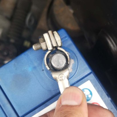 ขั้วแบตเตอรี่หลวม อาการ