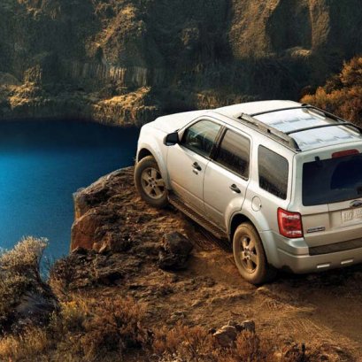 เปลี่ยนแบตเตอรี่ Ford Escape แบตหมด ราคาถูก ติดตั้ง ฟรี!