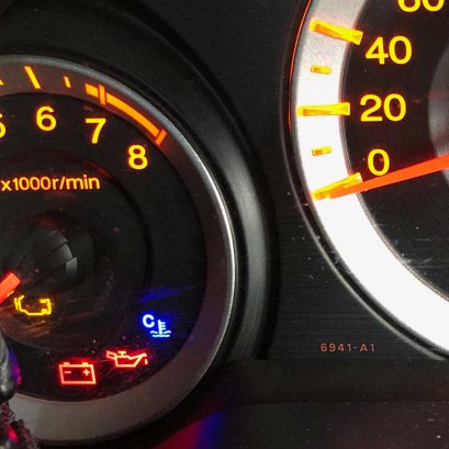 ถ้ามีไฟเตือน รูปแบตเตอรี่บนหน้าปัดรถ ควรทำอย่างไร ?