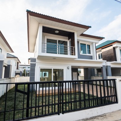บ้านเดี่ยว 2 ชั้น 3 นอน 3 น้ำ 2 ที่จอดรถ  สุวินทวงศ์-วัดต้นตาล  หมู่บ้านอุไรสิริ รูปบ้านจริง