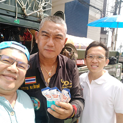 ช่วยผู้ประสบภัยน้ำท่วม