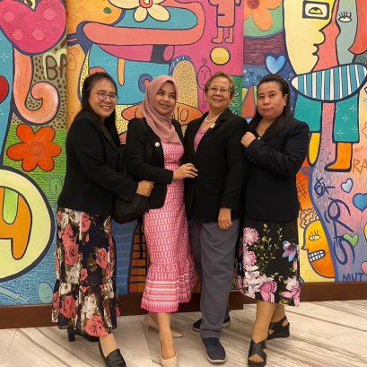 ผศ.ดร.พิชญ์สินี ขาวล้วน และอาจารย์อาภรณ์ ห้วยลึก เข้าร่วมการประชุมเชิงปฏิบัติการการเขียนหลักสูตรฐานสมรรถนะของโรงเรียนเอกชนนอกระบบ